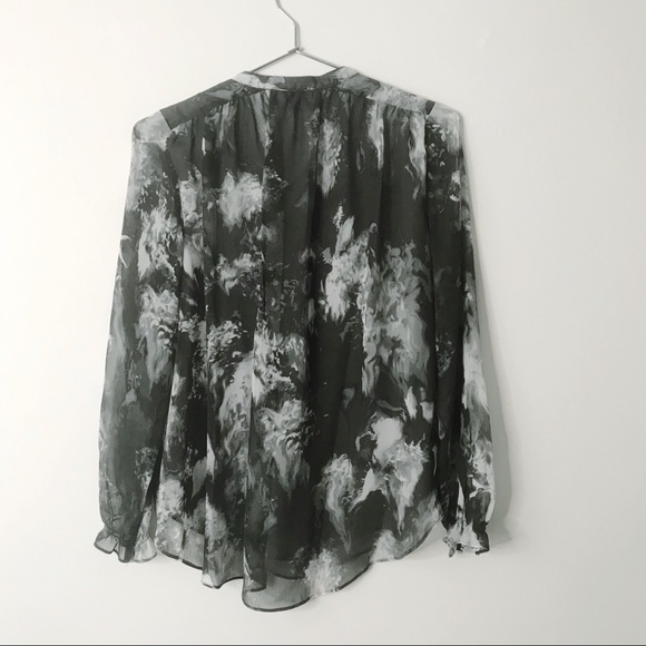 Simply Vera •Grey Floral Blouse - Picture 2 of 6